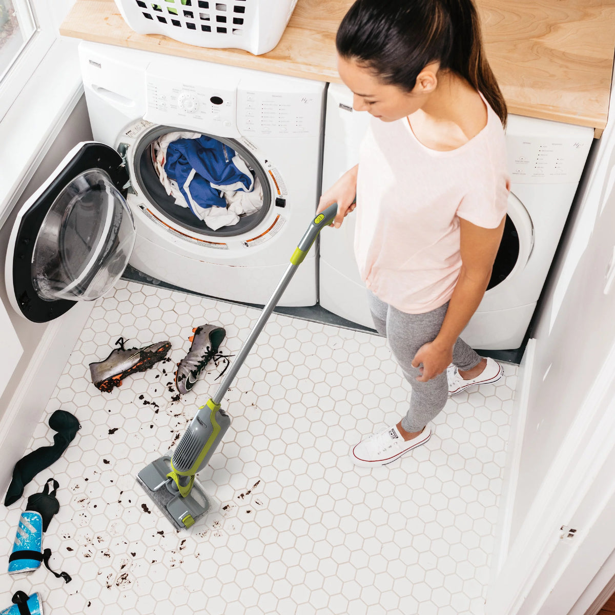 Cordless Hard Floor Vacuum Mop with Disposable Pad B863